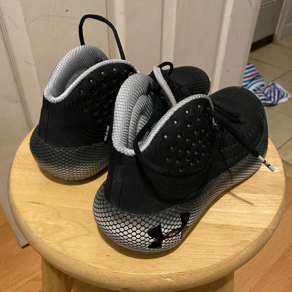 Under Armour basketball sneakers new without box - Picture 3 of 3